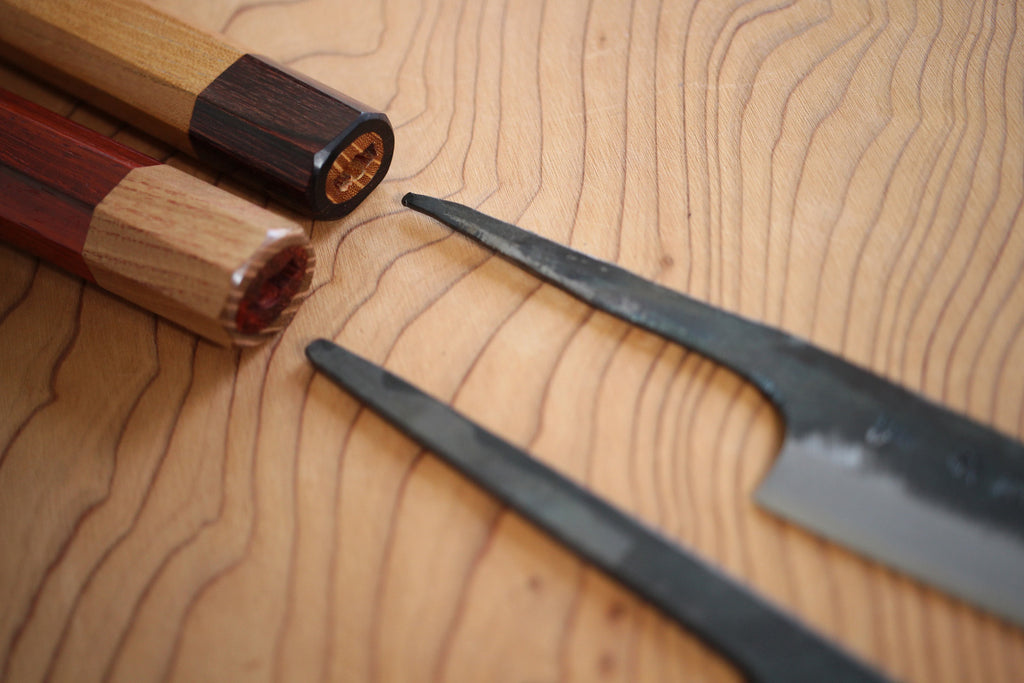 Sådan fjernes wa-håndtag fra en japansk kokkekniv.
