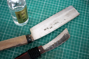 Recommend the paraffin oil for rust proof to use a carbon knife for outdoor use.