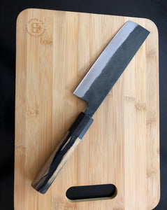 Maßgeschneidertes Nakiri-Messer mit weißem und schwarzem Ebenholzgriff. Kundenbild von S.G USA