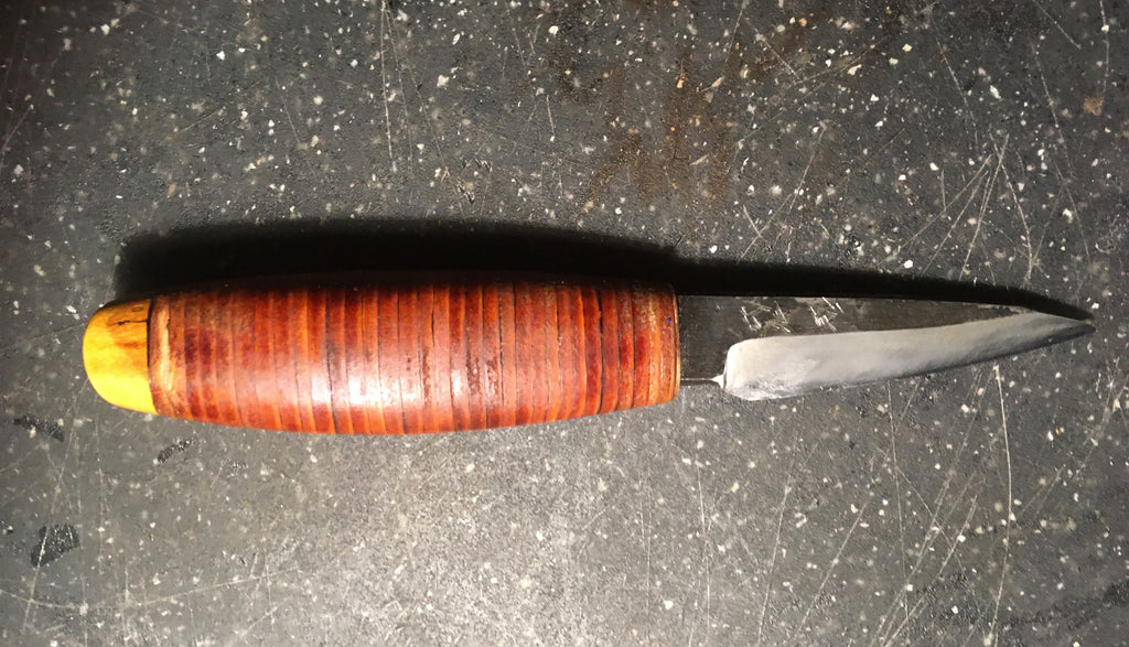 Maßgeschneidertes Messer mit feststehender Klinge und Griff aus Lederscheiben und Kochmesser nach Kundenbild von Vagn. N, Dänemark