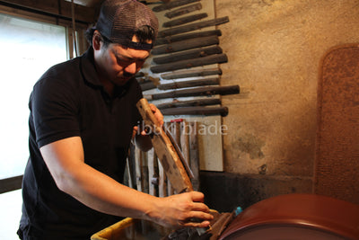 Kisuke Manaka: Un forgeron unique et rare qui a atteint Tansetsu de l'acier inoxydable (techniques traditionnelles japonaises de fabrication de couteaux à partir de forge)