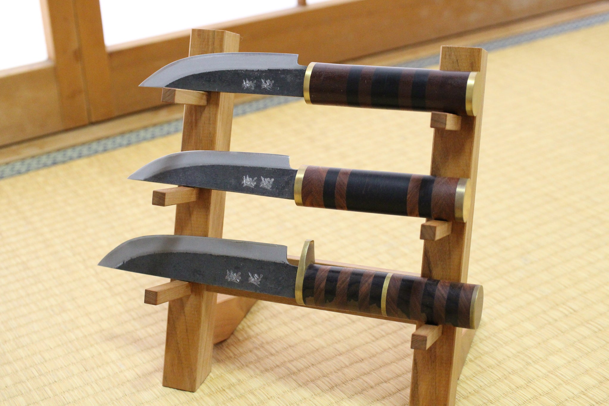 Miyabi Urushi Katana-Style Wooden Knife Rack