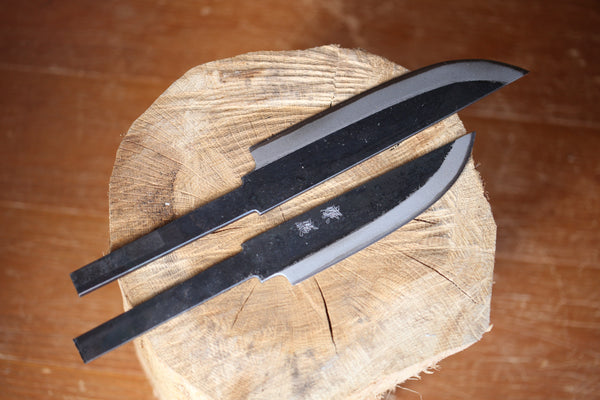 Kosuke Muneishi Håndsmedet jagtkniv Fast blankt blad Blå #2 stål 140mm