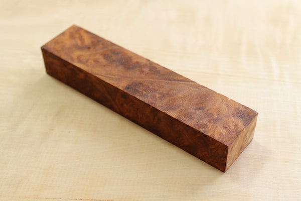 Japonais Cinnamonum camphora gnarl bois couteau manche blanc A 141 x 32 x 22 mm