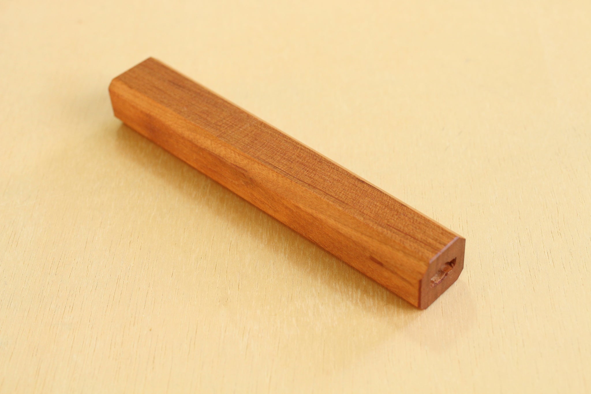 Japanisches Yama Sakura Achteck-Holzmesser mit Griffrohling 141 mm