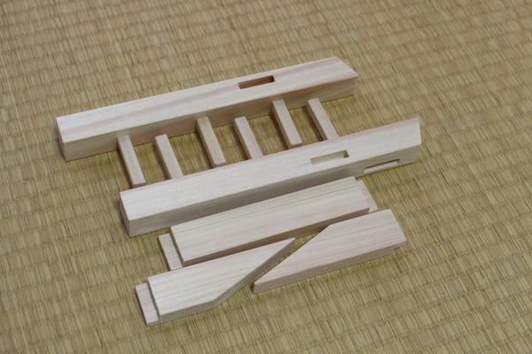 Ibuki Messerständer aus japanischem Hinoki-Zypressenholz, Ausstellungsregal, Turmregal-Set für 3 Messer