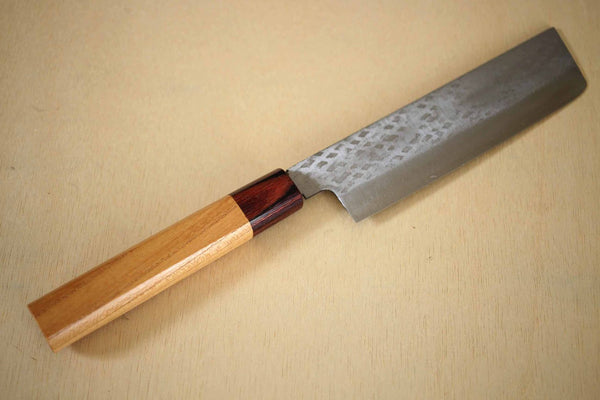 Japanisches Zelkova Achteck-Holzmesser mit Griff, blanker Mahagoni-Kolben, 140 mm