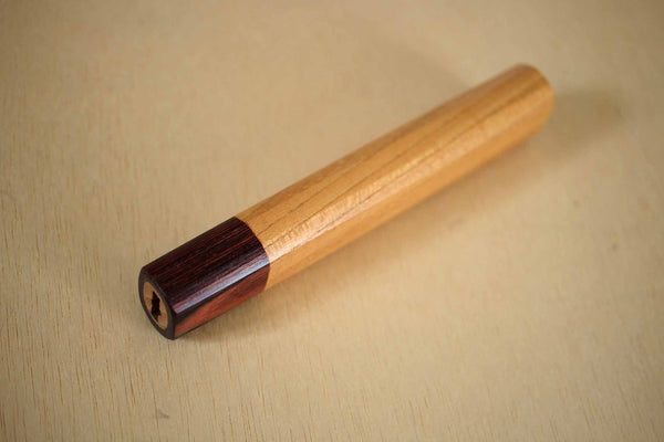 Japanisches Zelkova Achteck-Holzmesser mit Griff, blanker Mahagoni-Kolben, 140 mm